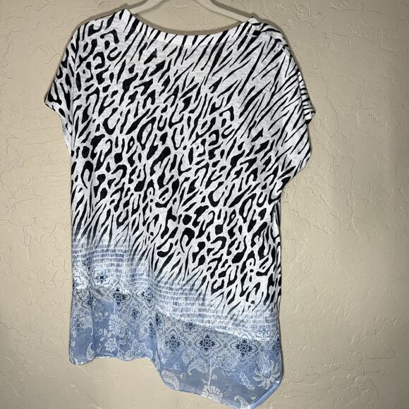 Jess & Jane animal print mixed media asymmetrical hem tunic top size small - Picture 6 of 6